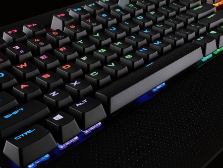 発光がダイナミックに進化。Cherry MX RGB採用キーボード、CORSAIR「K70 LUX RGB」今月発売