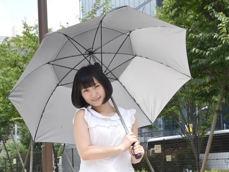 扇風機を上部に内蔵した傘、サンコー「ファンブレラ（Fanbrella） 2」はちょっと欲しくなる