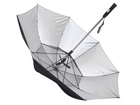 扇風機を上部に内蔵した傘、サンコー「ファンブレラ（Fanbrella） 2」はちょっと欲しくなる