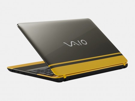 ファッションのように直感で選ぶ、ツートンカラーのデザインノート「VAIO C15」は来月発売