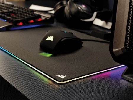 外周部が色鮮やかに光る Ledイルミ対応ゲーミングマウスパッド Corsair Mm800 Rgb Polaris エルミタージュ秋葉原