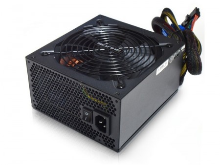 サイズ、SILVER認証取得のセミモジュラー電源「鎌力シルバー プラグイン750W」
