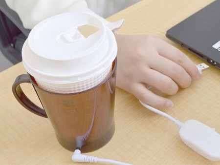 コンビニコーヒーがずっと温かい、サンコーの「あったか紙コップウォーマー」改良版が発売