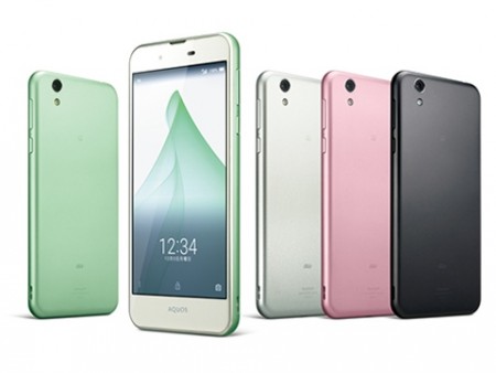 KDDI、IGZO液晶搭載の省電力スマホ「AQUOS U SHV37」＆通話専用ボタン装備の「URBANO V03」を今冬発売