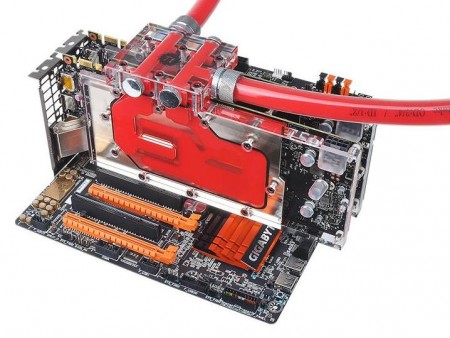 マルチグラフィックス対応のアクリル水冷ブリッジがThermaltake「Pacific」シリーズから