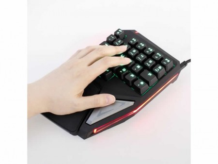 PCゲームで使用するキーを集約。LED内蔵の左手用青軸キーボードが上海問屋から
