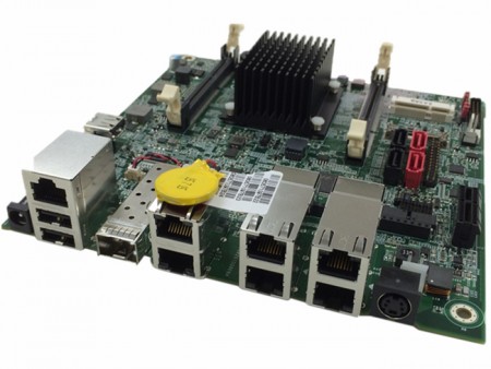 Atom C2558搭載のファンレスMini-ITXマザーボード、CASO「EKAM Board」