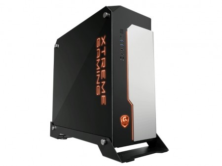 強化ガラスパネル採用のフルタワーゲーミングケース、GIGABYTE「XC700W」