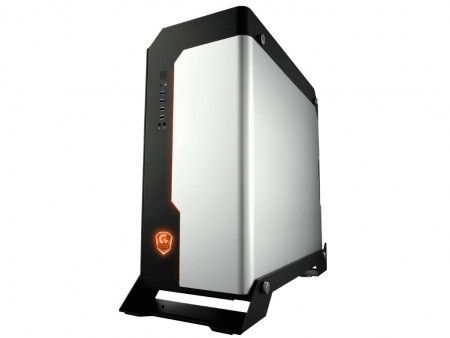 強化ガラスパネル採用のフルタワーゲーミングケース、GIGABYTE「XC700W」
