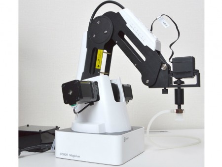 専門知識不要。誰にでも制御できるロボットアーム「Dobot Arm Entry model」サンコーから