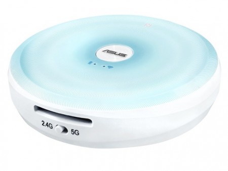 スマホから直接接続できるSDカードリーダー付きワイヤレスストレージ、ASUS「Travelair AC」