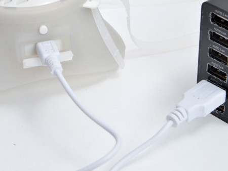 PM2.5どころかPM0.3を抑える、充電式花粉ブロッカー「呼吸らくちんマスク」がサンコーから