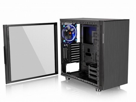 人気の窒息系ミドルタワー、Thermaltake「Suppressor F31」に強化ガラス仕様の新モデル登場
