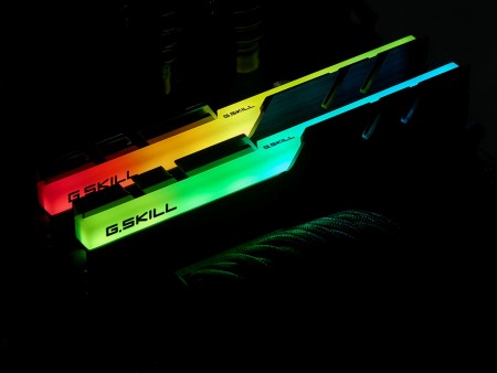 G.SKILL、RGB LEDライティング対応のOC向けDDR4メモリ「Trident Z RGB
