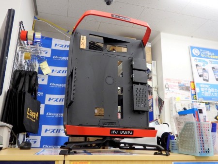 縦置き・横置き両対応。360°回転台座で設置自由なオープンエアケース、In Win「X-Frame2.0」発売決定