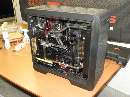 Thermaltake「Pacific」で組む、門馬ファビオの水冷PCカスタムのススメ