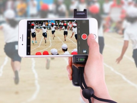 上海問屋、スマホによる片手撮影を可能にするハンドグリップ発売開始