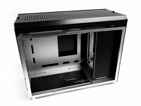 90°倒立レイアウト採用、韓国MEGからスタイリッシュアルミケース「WATRON」登場