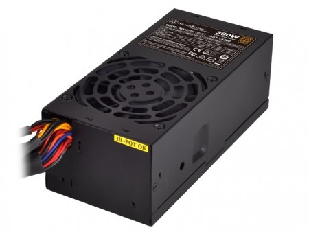 SilverStone、40℃環境で安定した出力を可能にした高耐久TFX電源「TX300」