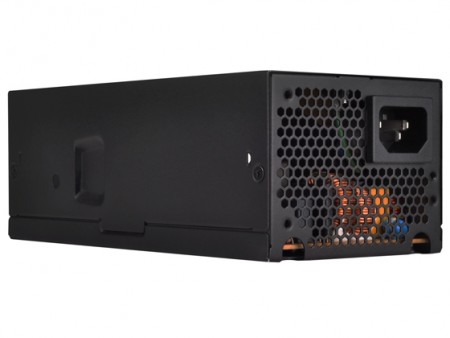 SilverStone、40℃環境で安定した出力を可能にした高耐久TFX電源「TX300」