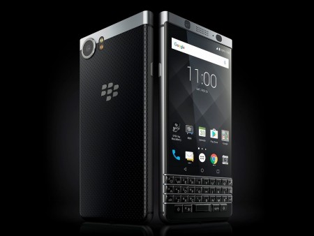 BlackBerry KEYone 本体 物理QWERTYキーボード健在。BlackBerryの最新Androidスマホ