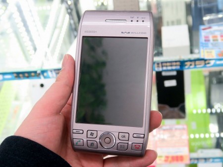 スマートフォン本体 WILLCOM SHARP W-ZERO3 WS003SH もうすぐ消えるウィルコムが見せてくれた夢、初の国産スマホ「W-ZERO3