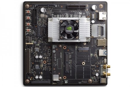 NVIDIA、Pascalアーキテクチャ採用のカードサイズスパコン「Jetson TX2」発表