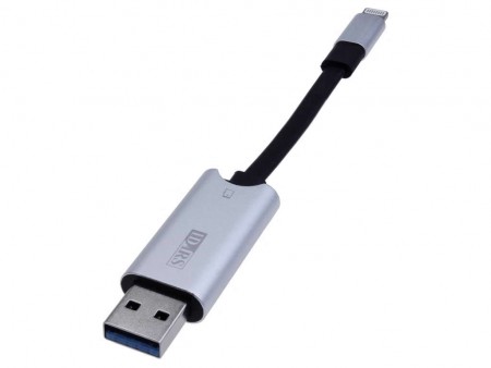 iPhoneのデータを手軽に移動できる、上海問屋「MFi認証 高速転送Lightningカードリーダー」