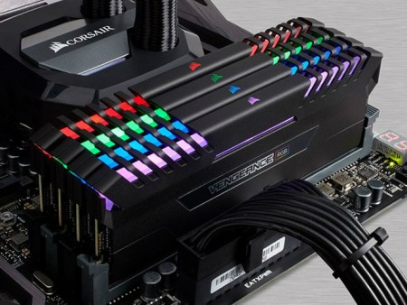 RGB LED搭載のDDR4-3,000MHzメモリ、CORSAIR「VENGEANCE RGB DDR4