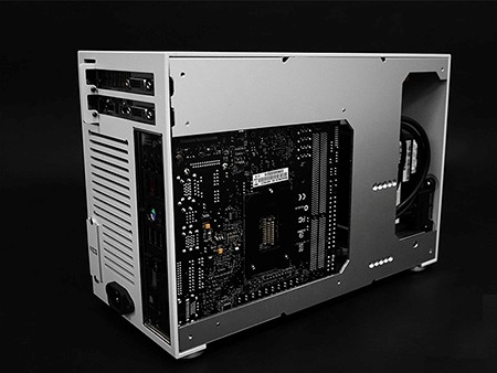 マザーボード倒立配置の強化ガラス採用Mini-ITXケース、MEG「i09T ITX」