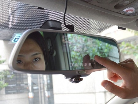 360°全方位録画できるルームミラー型ドライブレコーダーがサンコーから