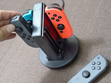 Joy-Conの充電待ちはイヤ。最大4台同時を同時充電できる「Joy-Con充電スタンド 4 Nintendo Switch」