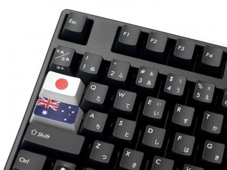 キーボードを前に背筋が伸びる？世界の国旗をデザインした、Cherry軸