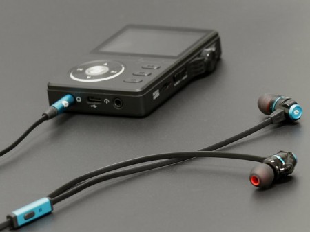 BA型とダイナミック型のいいとこどり。ハイブリッド式超高音質イヤホンが上海問屋から