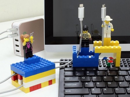 デスクトップに遊び心を。レゴブロックを飾って遊べるキーボードが上海問屋から