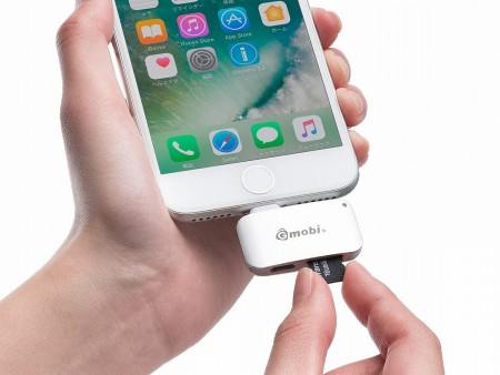 サンワダイレクト、iPhone/iPadの充電もできるLightning対応カードリーダー発売