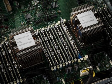 Intel、3D XPoint採用の新世代DIMM「Intel persistent memory」を2018年に投入