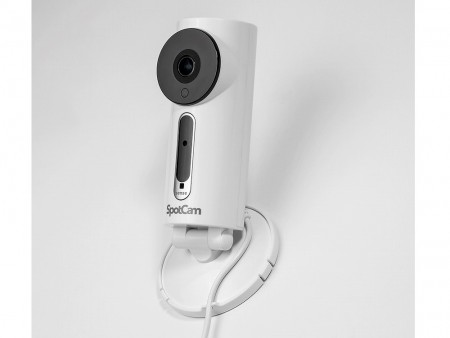 温度・湿度・照度・動体・音検知対応。異常をサイレンで警告するネットワークカメラ「SpotCam-Sense」