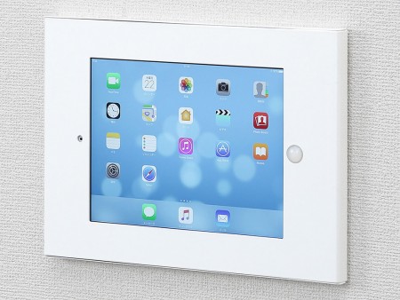 iPadを壁掛け設置できるVESA規格対応のスチール製ボックス
