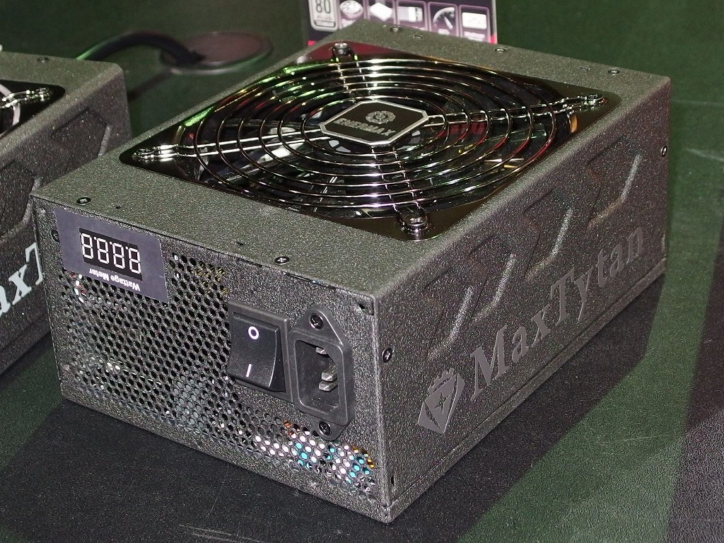 Enermax MaxTytan 750W 電源ユニット Titanium Amazon | ENERMAX 80PLUS チタニウム電源 MaxTytan 750W EMT750EWT