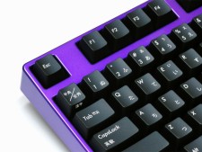 ダイヤテック、セミオーダーキーボードのフレームにスワロフスキーロゴ