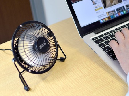 ピンポイントに風を当てる、フレキシブルアーム採用のUSB扇風機がサンコーから