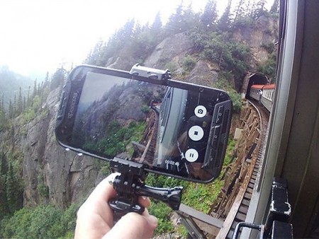 アクションカメラにもなるタフネススマホ、京セラ「DuraForce PRO」がT-MOBILEから発売