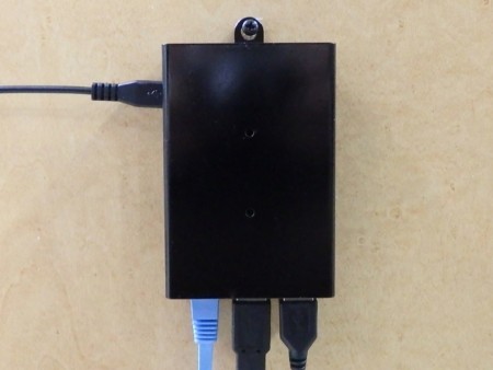 長尾製作所、フック固定や壁掛けもできるハイブリッド素材の「Raspberry Pi」用ケース近日発売
