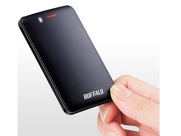 名刺より小さい、最小・最軽量クラスのポータブルSSD「SSD-PMU3A」がバッファローから