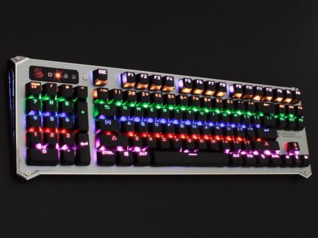 左手ゲーミングキーボードとして使える、テンキー左側配置の光学スイッチキーボードが上海問屋から