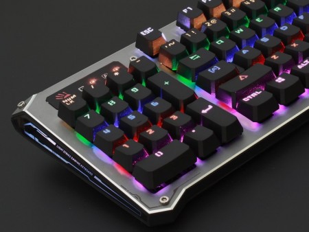 左手ゲーミングキーボードとして使える、テンキー左側配置の光学スイッチキーボードが上海問屋から