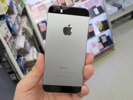 訳ありだから1万円切り。やや難ありなドコモ版「iPhone 5s」の格安中古 