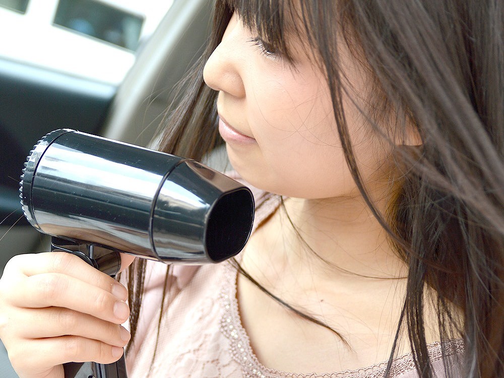 車で髪を乾かしたい そんなニーズに応える シガーソケットで使えるドライヤー が発売 エルミタージュ秋葉原