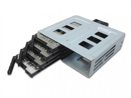 5.25インチベイに2.5インチSSDが8基搭載できる、ディラック「STACKGATE SG880」